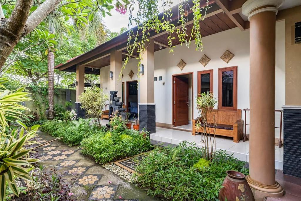 Villa Kenanga In Meninting By The Beach Mataram Dış mekan fotoğraf